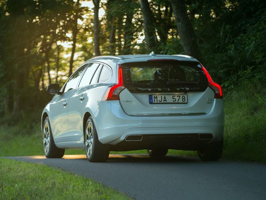  Volvo V60 D6 Plug-In Hybrid 2013 года  (фото 12 из 25)